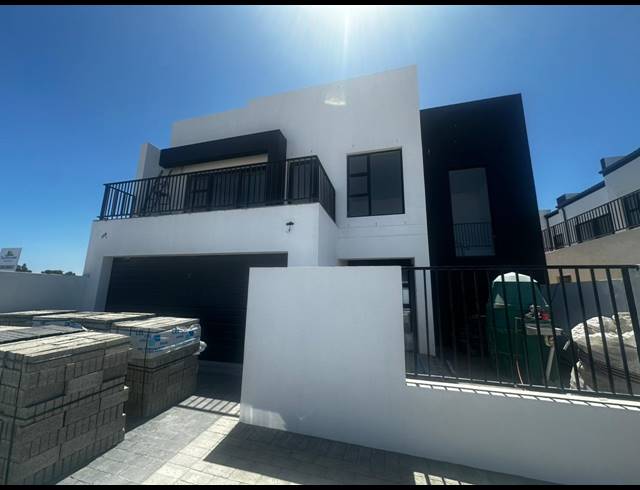 4 BEDROOM HOUSE FOR SALE IN SANDOWN